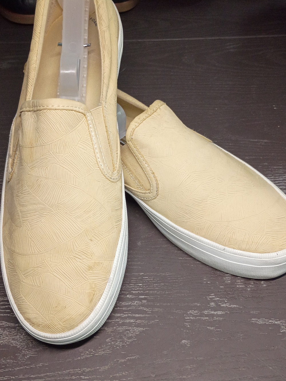 Sperry Women's Slip-On Sneakers in Cream with White Sole. 10 Minor Wear